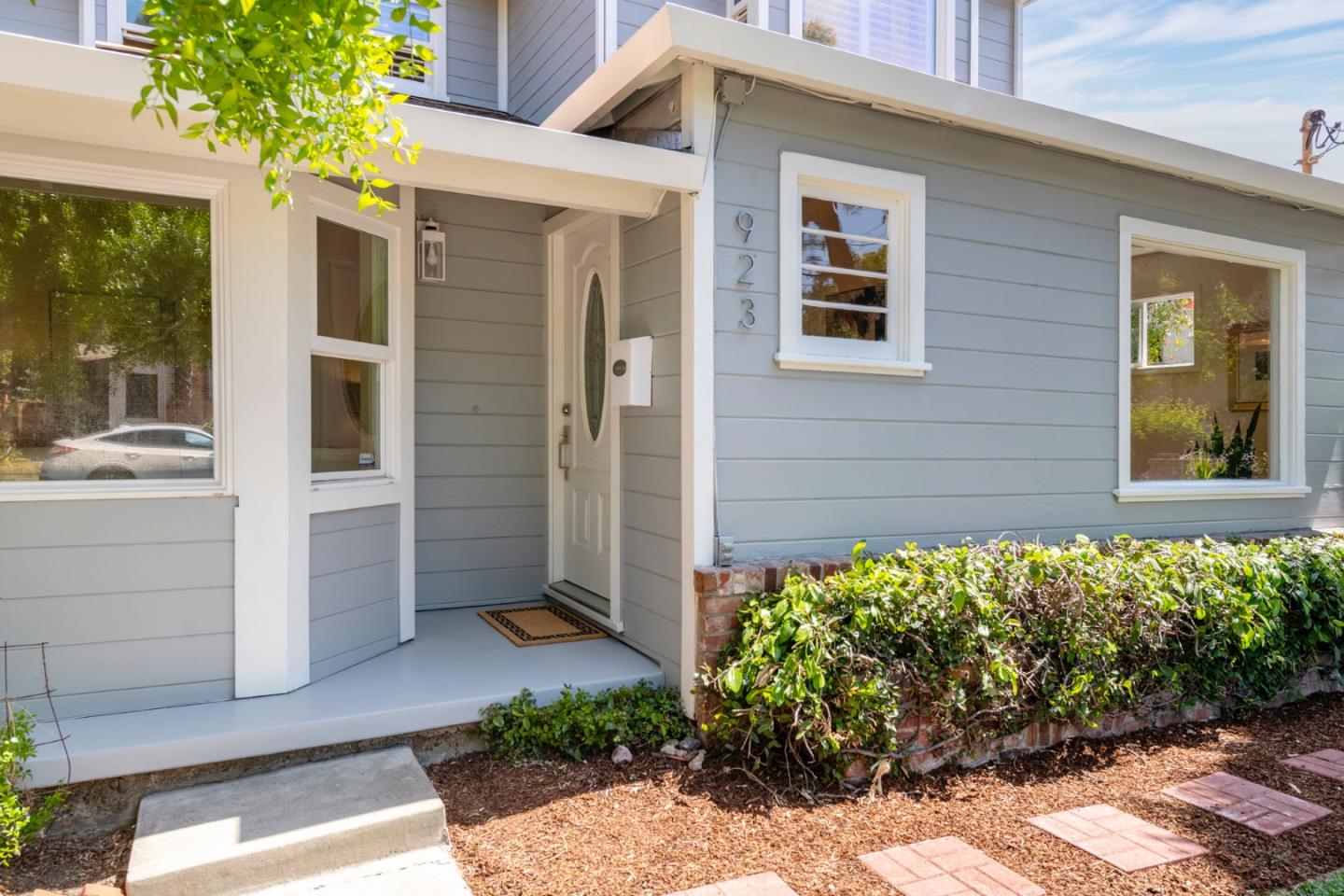 Detail Gallery Image 10 of 56 For 923 Grand St, Redwood City,  CA 94061 - 4 Beds | 3 Baths