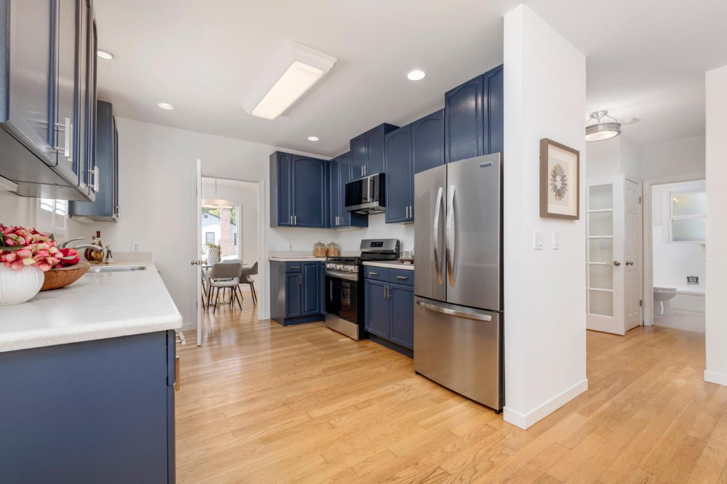 Detail Gallery Image 13 of 56 For 923 Grand St, Redwood City,  CA 94061 - 4 Beds | 3 Baths