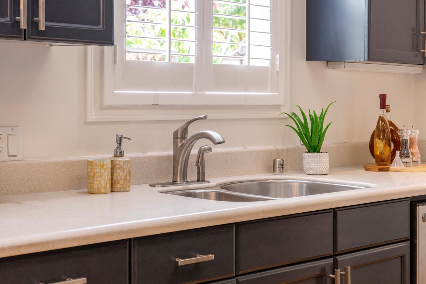 Detail Gallery Image 16 of 56 For 923 Grand St, Redwood City,  CA 94061 - 4 Beds | 3 Baths