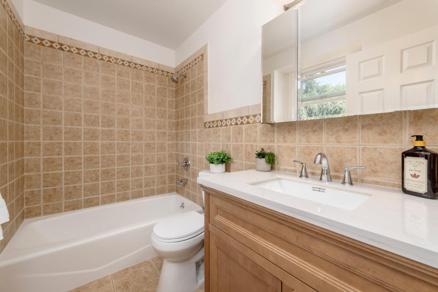 Detail Gallery Image 39 of 56 For 923 Grand St, Redwood City,  CA 94061 - 4 Beds | 3 Baths