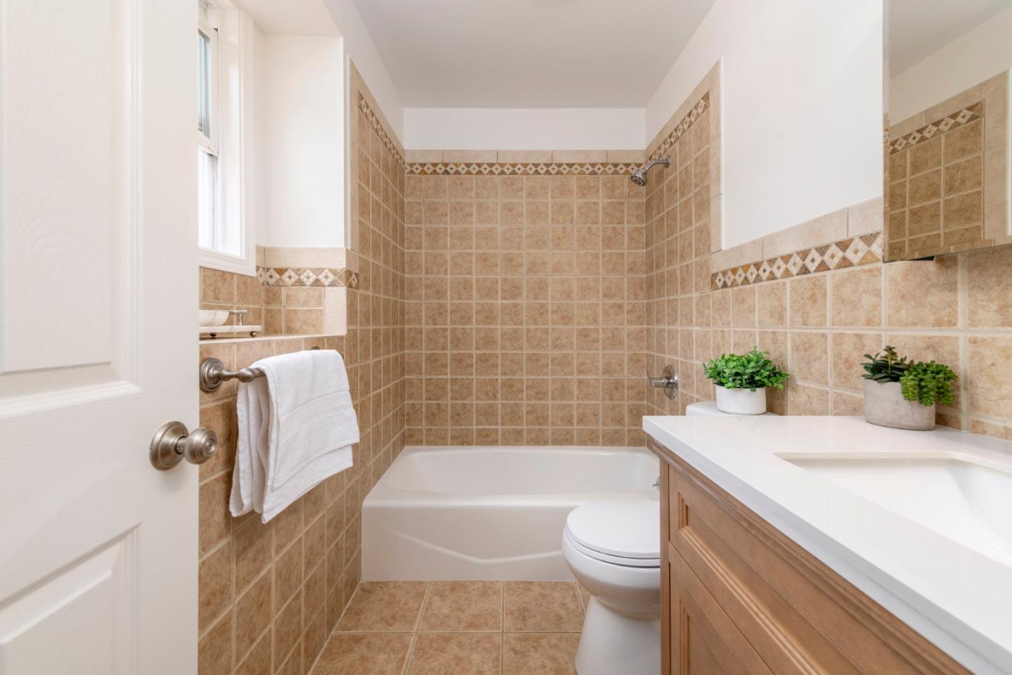 Detail Gallery Image 43 of 56 For 923 Grand St, Redwood City,  CA 94061 - 4 Beds | 3 Baths