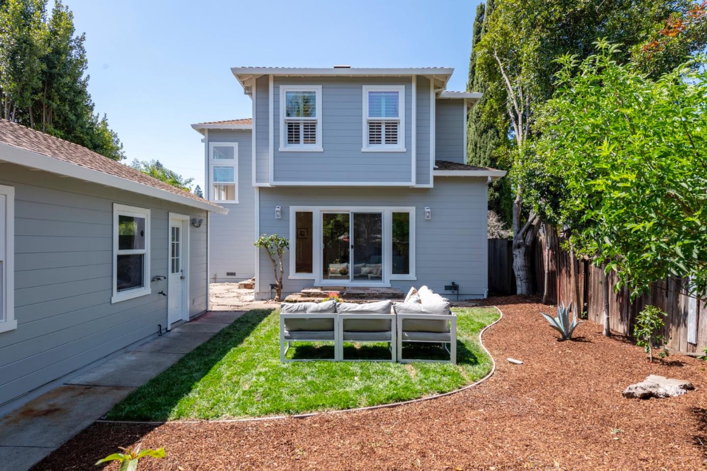 Detail Gallery Image 47 of 56 For 923 Grand St, Redwood City,  CA 94061 - 4 Beds | 3 Baths