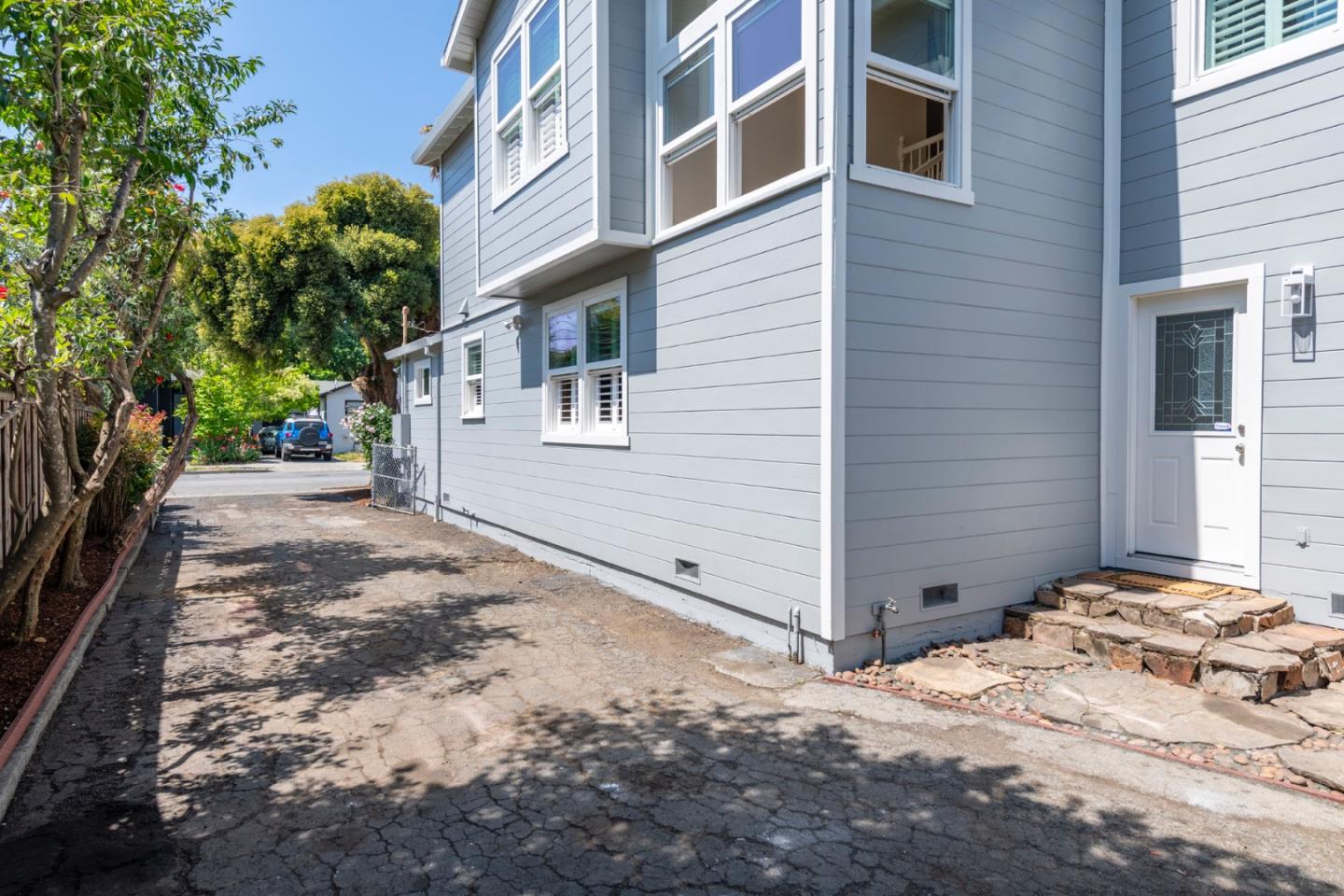 Detail Gallery Image 51 of 56 For 923 Grand St, Redwood City,  CA 94061 - 4 Beds | 3 Baths