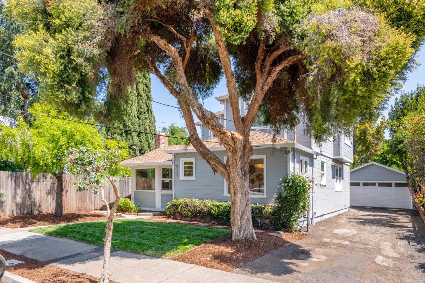 Detail Gallery Image 53 of 56 For 923 Grand St, Redwood City,  CA 94061 - 4 Beds | 3 Baths