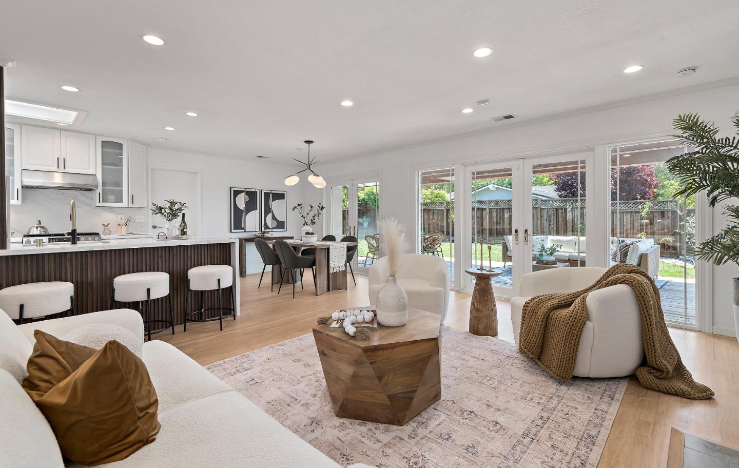 Detail Gallery Image 8 of 40 For 728 Glencoe Ct, Sunnyvale,  CA 94087 - 3 Beds | 2 Baths