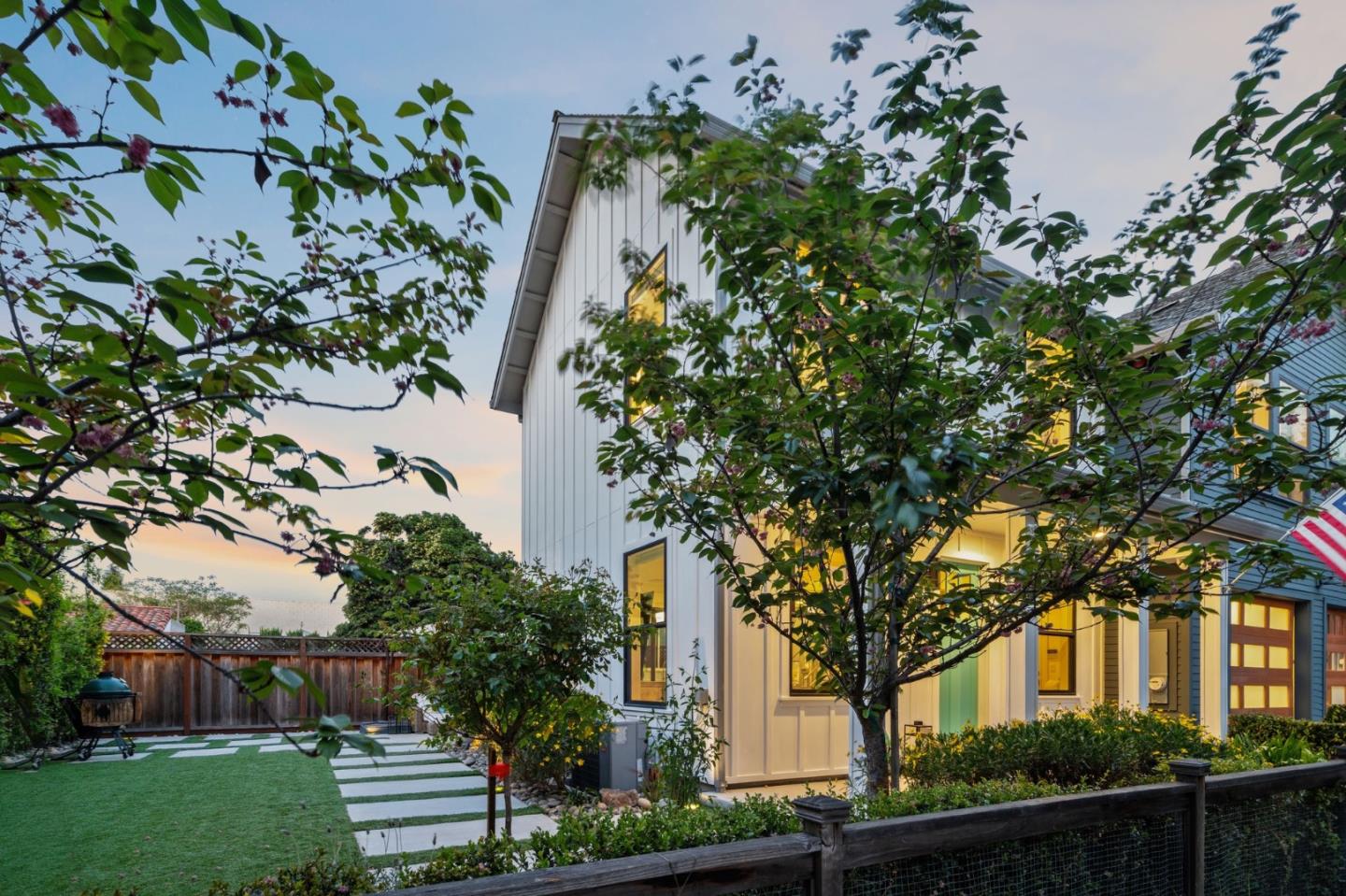 Detail Gallery Image 3 of 67 For 1076 Myrtle St, San Jose,  CA 95126 - 3 Beds | 2/1 Baths