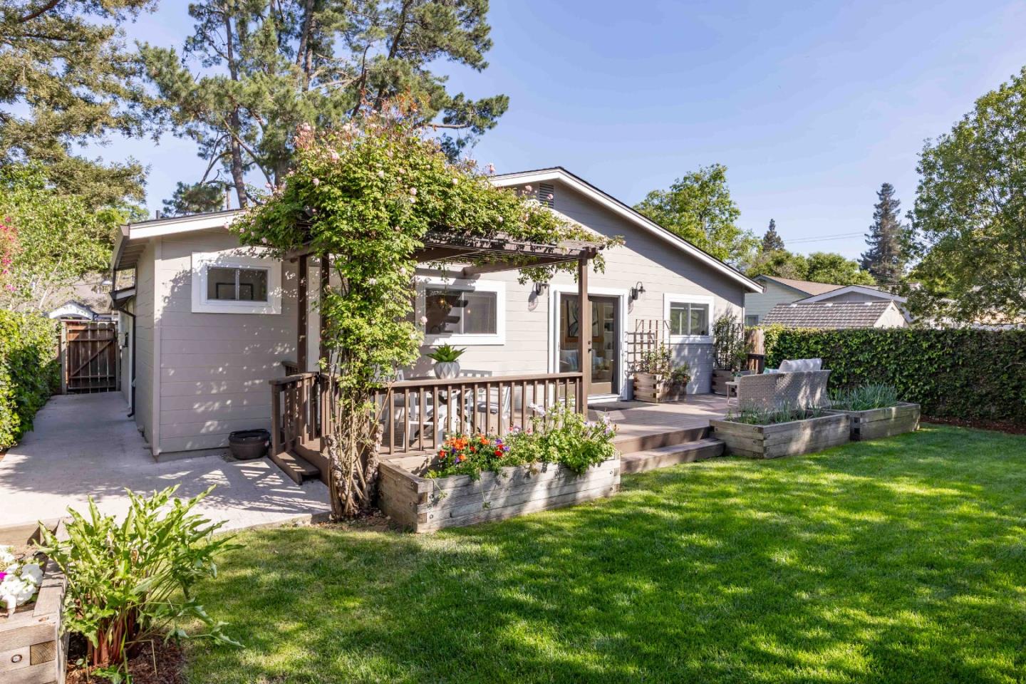 Detail Gallery Image 17 of 22 For 721 14th Ave, Menlo Park,  CA 94025 - 3 Beds | 2 Baths