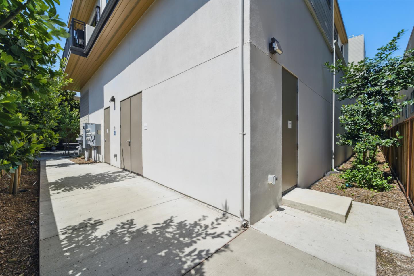 Detail Gallery Image 12 of 16 For 1667 San Carlos Ave #101,  San Carlos,  CA 94070 - – Beds | – Baths