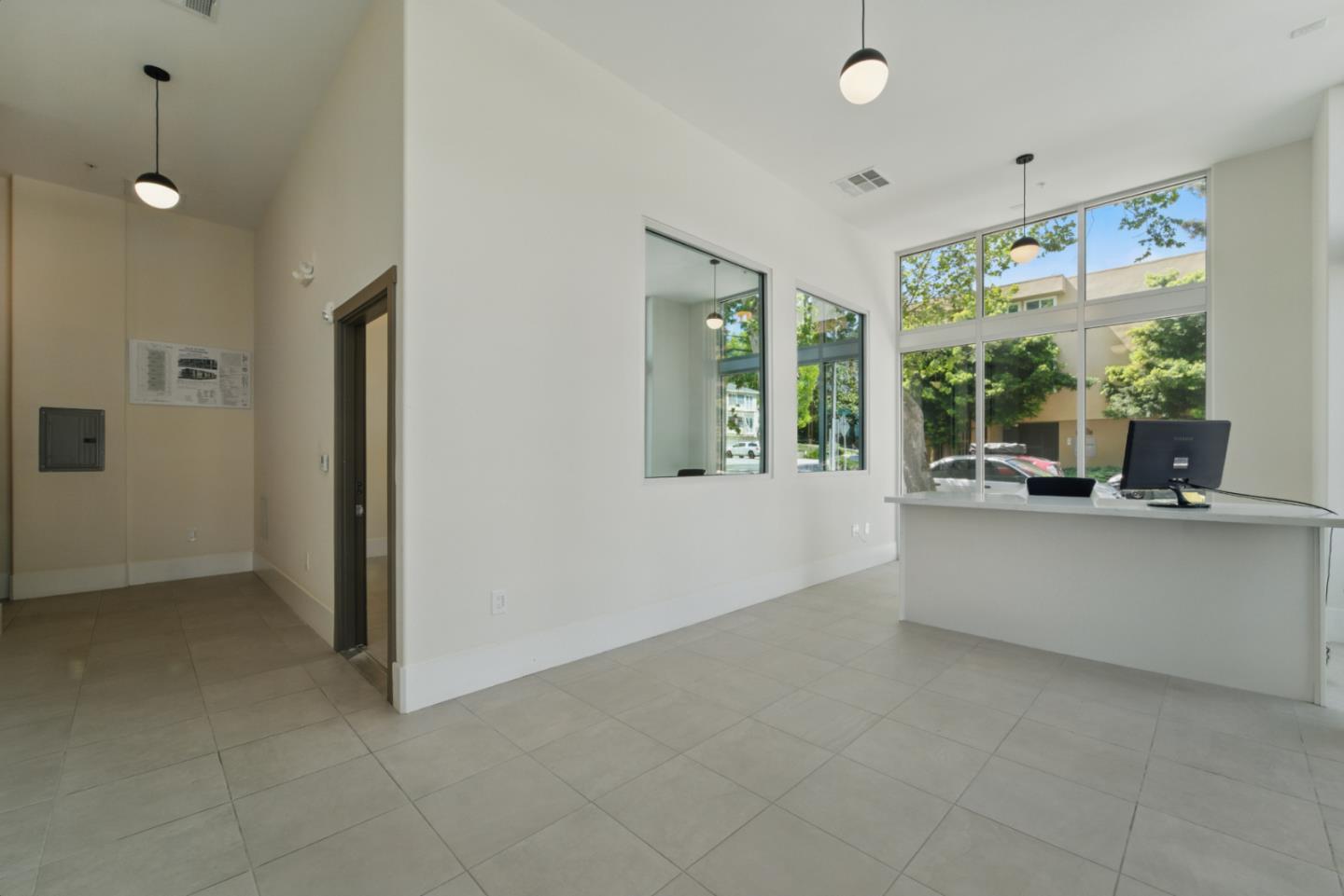 Detail Gallery Image 4 of 16 For 1667 San Carlos Ave #101,  San Carlos,  CA 94070 - – Beds | – Baths