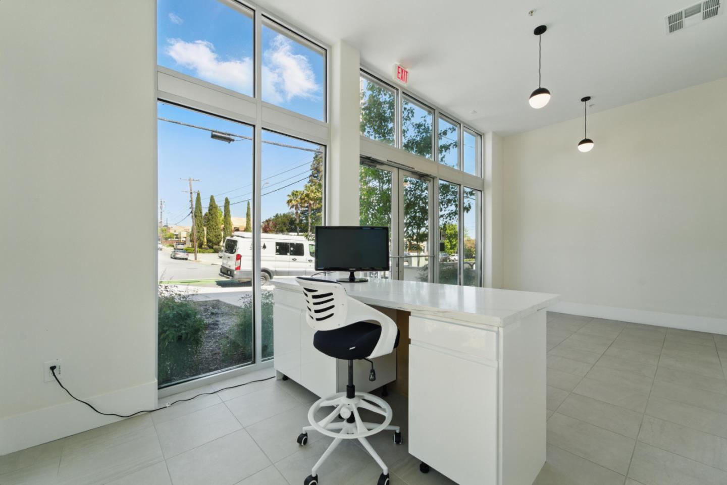 Detail Gallery Image 5 of 16 For 1667 San Carlos Ave #101,  San Carlos,  CA 94070 - – Beds | – Baths