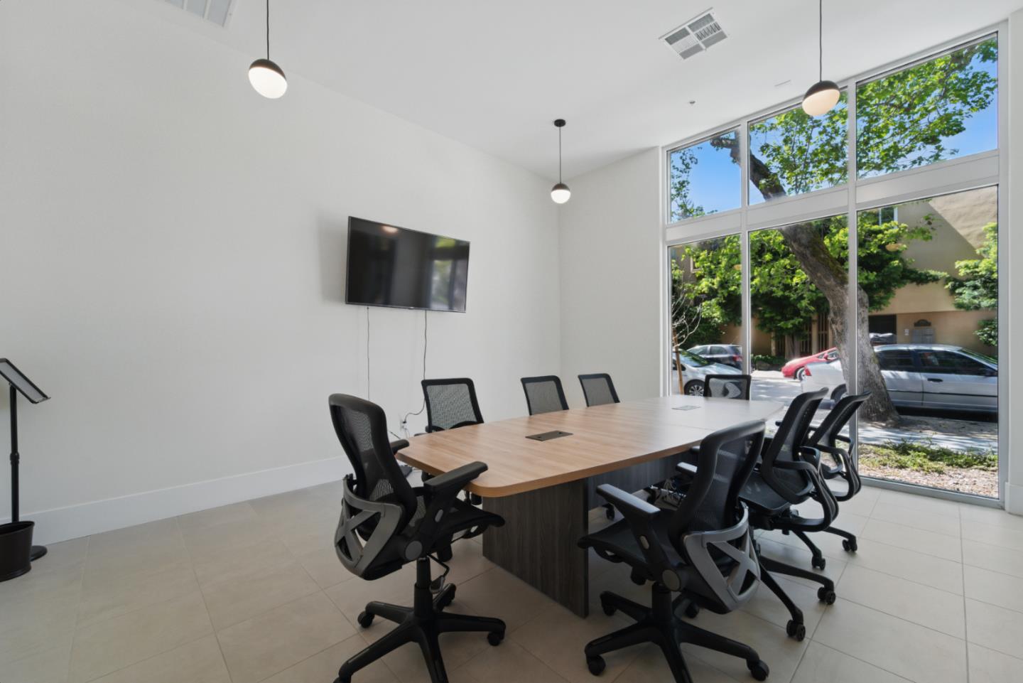 Detail Gallery Image 6 of 16 For 1667 San Carlos Ave #101,  San Carlos,  CA 94070 - – Beds | – Baths