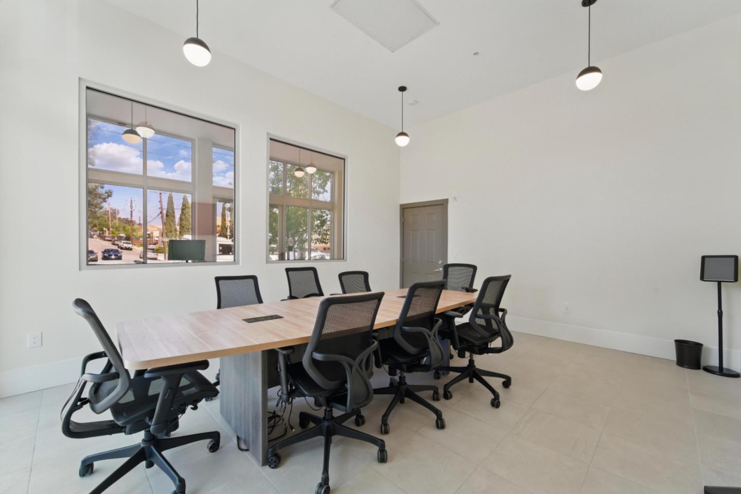 Detail Gallery Image 8 of 16 For 1667 San Carlos Ave #101,  San Carlos,  CA 94070 - – Beds | – Baths