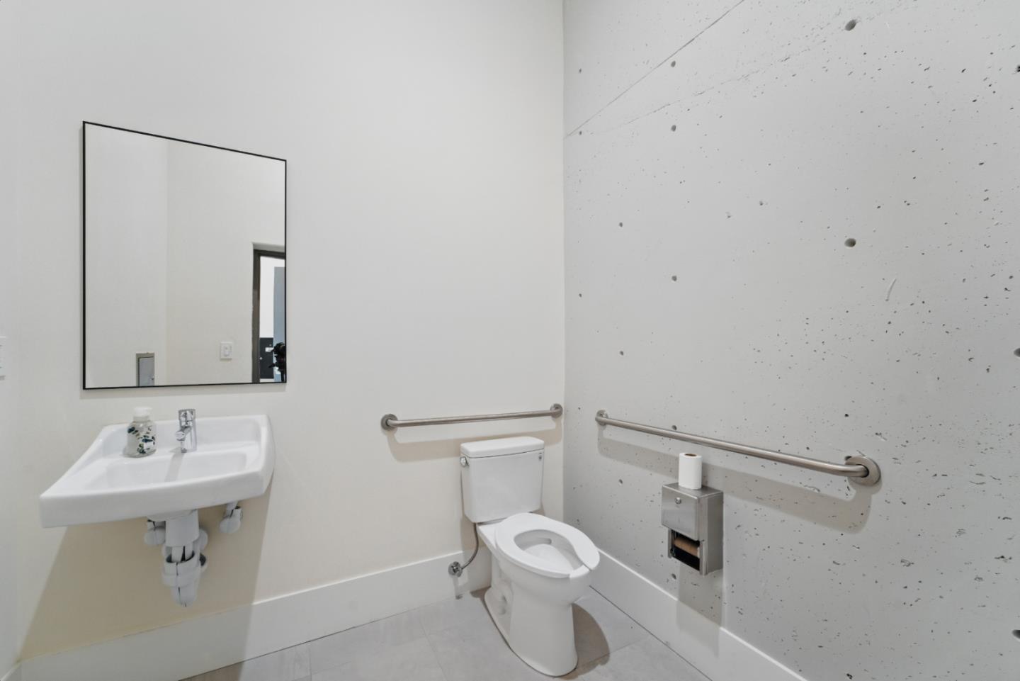 Detail Gallery Image 9 of 16 For 1667 San Carlos Ave #101,  San Carlos,  CA 94070 - – Beds | – Baths
