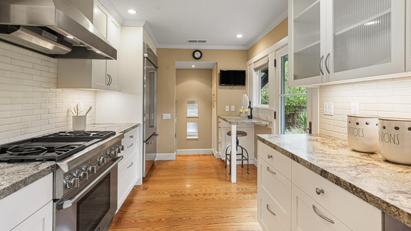 Detail Gallery Image 12 of 60 For 161 E Floresta Way, Portola Valley,  CA 94028 - 3 Beds | 3 Baths