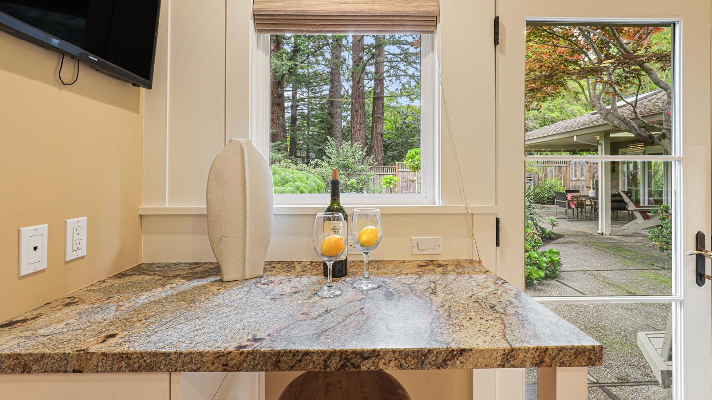 Detail Gallery Image 13 of 60 For 161 E Floresta Way, Portola Valley,  CA 94028 - 3 Beds | 3 Baths