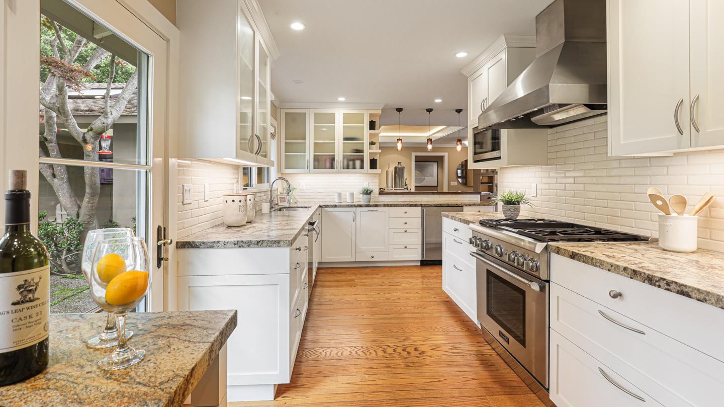 Detail Gallery Image 14 of 60 For 161 E Floresta Way, Portola Valley,  CA 94028 - 3 Beds | 3 Baths