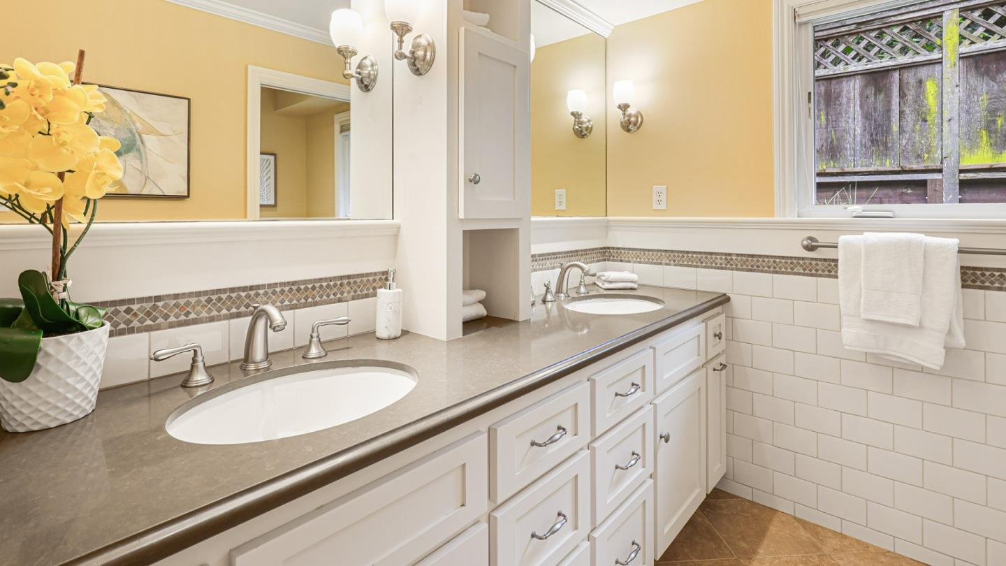 Detail Gallery Image 17 of 60 For 161 E Floresta Way, Portola Valley,  CA 94028 - 3 Beds | 3 Baths