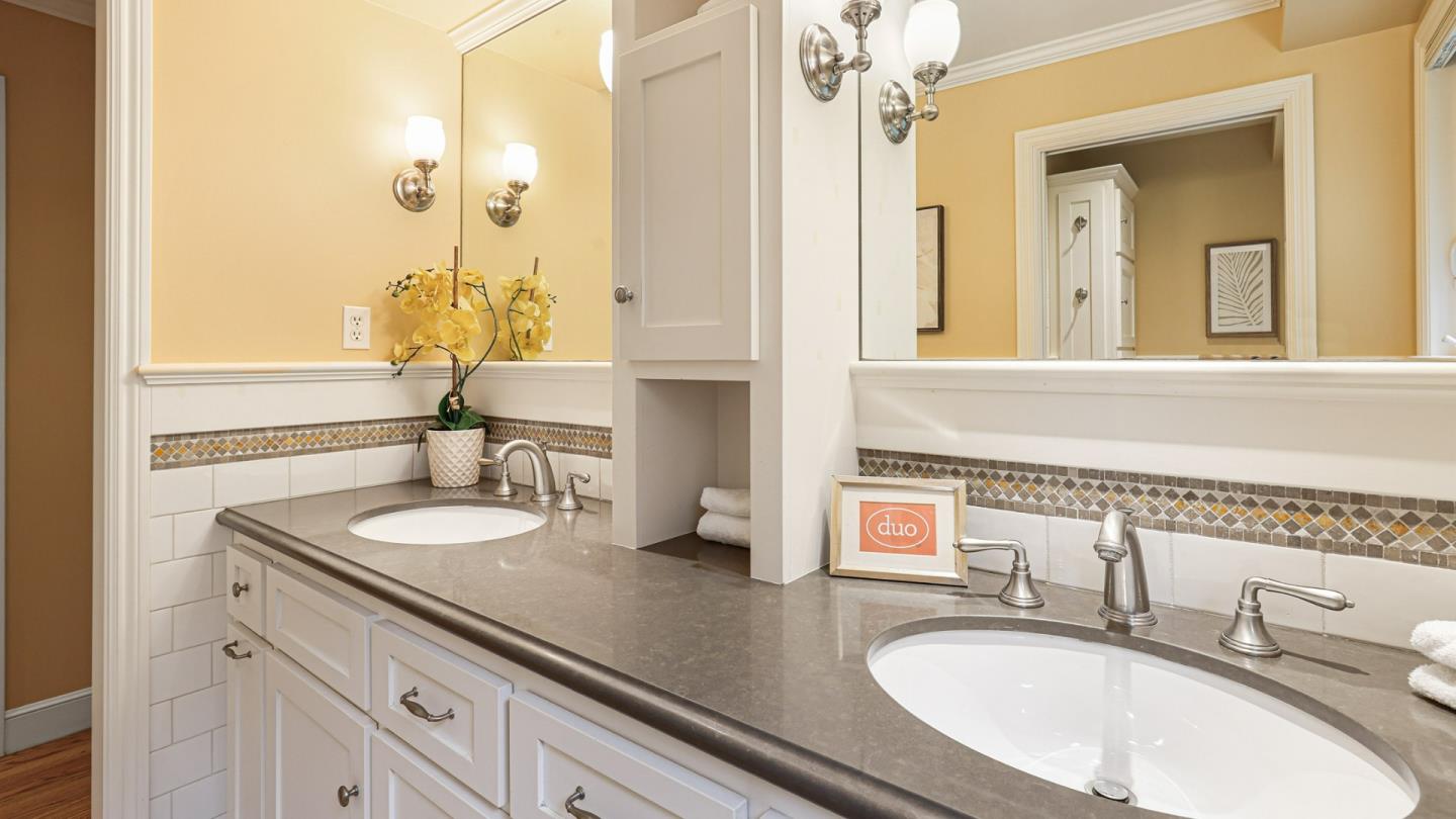 Detail Gallery Image 19 of 60 For 161 E Floresta Way, Portola Valley,  CA 94028 - 3 Beds | 3 Baths