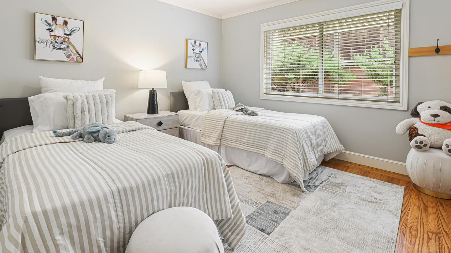 Detail Gallery Image 25 of 60 For 161 E Floresta Way, Portola Valley,  CA 94028 - 3 Beds | 3 Baths