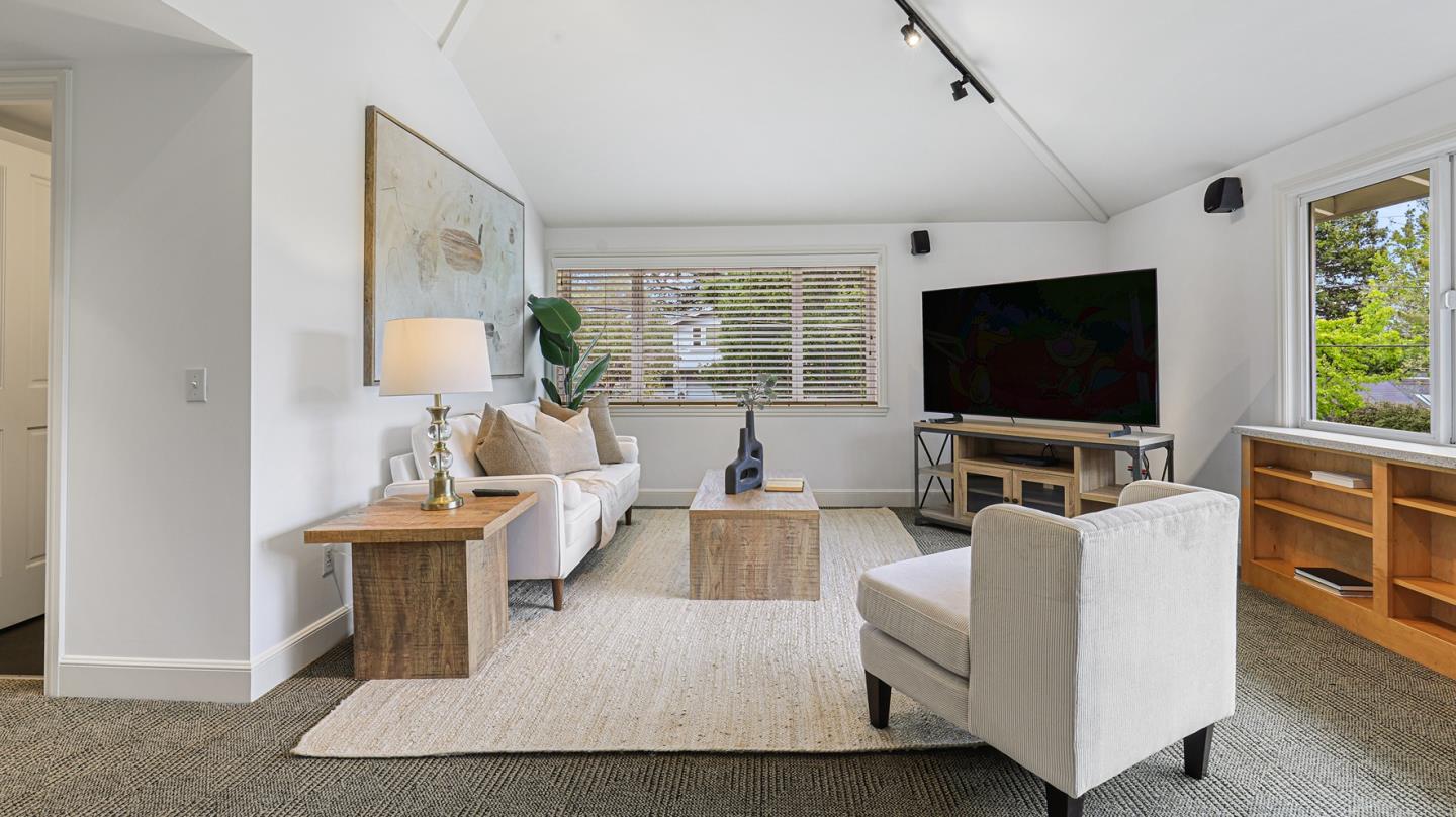 Detail Gallery Image 31 of 60 For 161 E Floresta Way, Portola Valley,  CA 94028 - 3 Beds | 3 Baths