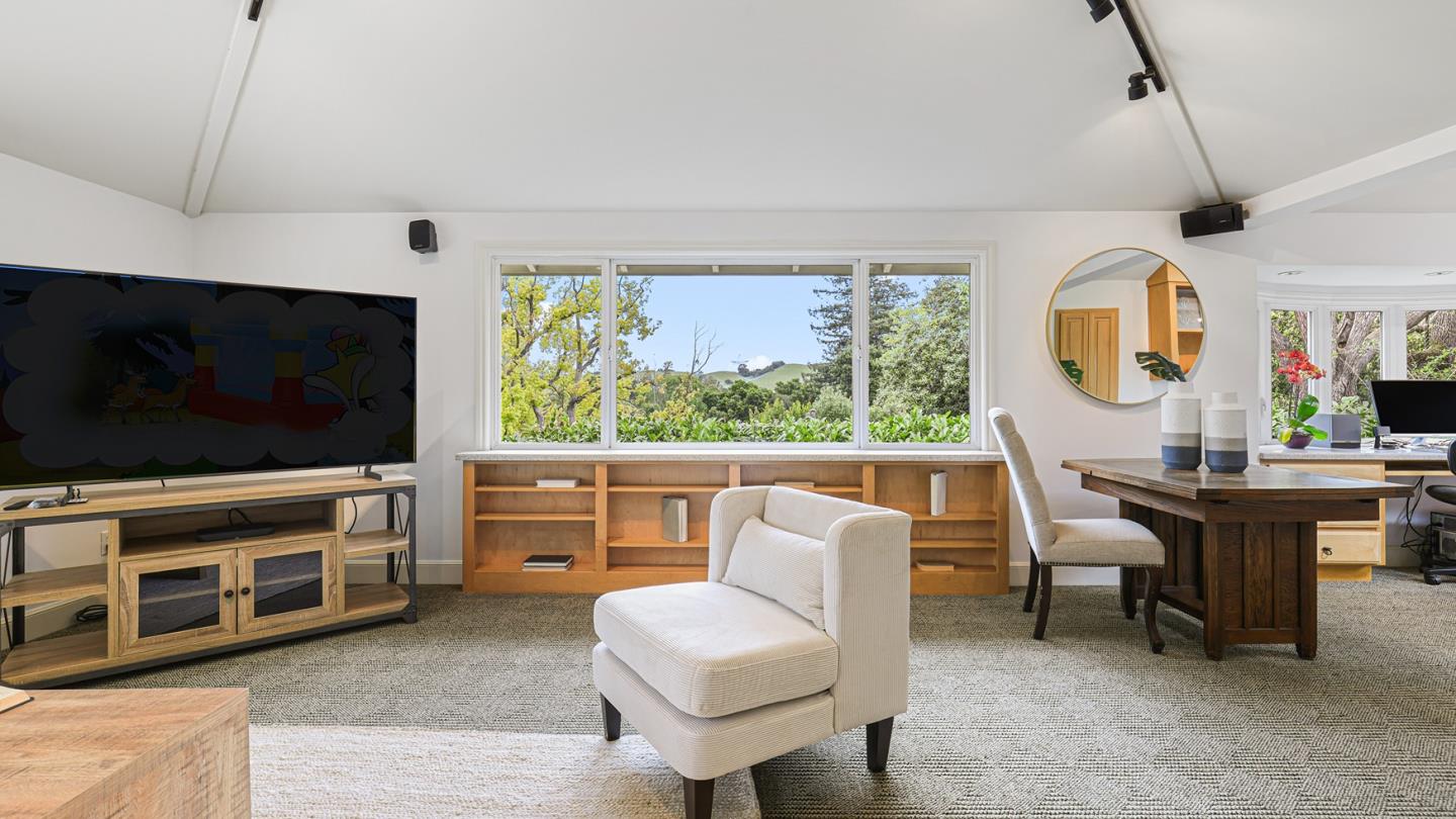 Detail Gallery Image 32 of 60 For 161 E Floresta Way, Portola Valley,  CA 94028 - 3 Beds | 3 Baths
