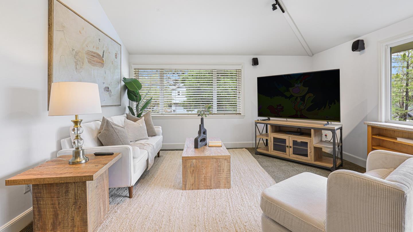 Detail Gallery Image 39 of 60 For 161 E Floresta Way, Portola Valley,  CA 94028 - 3 Beds | 3 Baths
