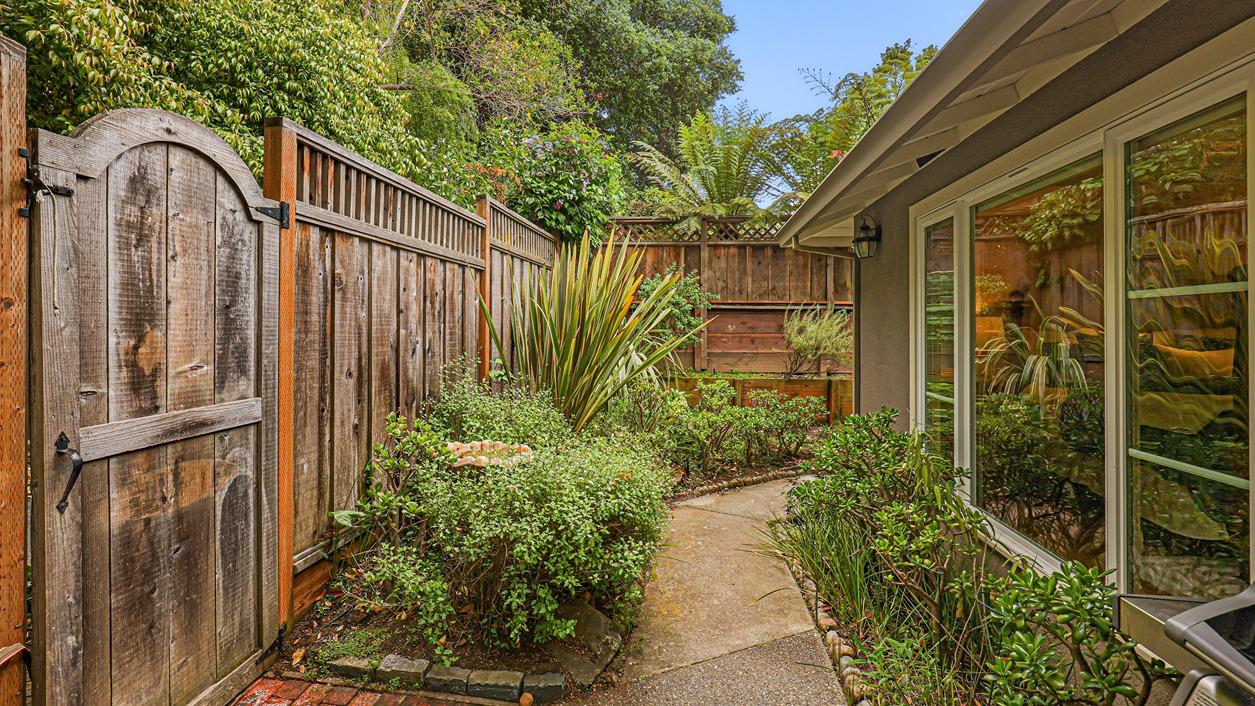 Detail Gallery Image 50 of 60 For 161 E Floresta Way, Portola Valley,  CA 94028 - 3 Beds | 3 Baths