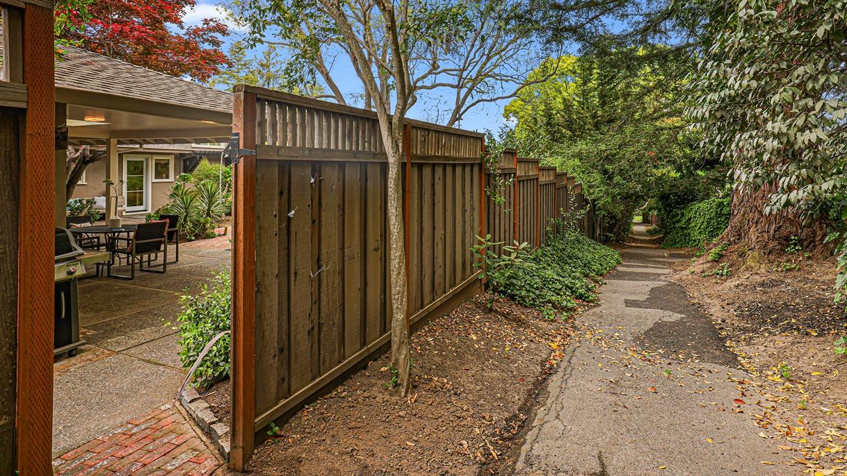 Detail Gallery Image 52 of 60 For 161 E Floresta Way, Portola Valley,  CA 94028 - 3 Beds | 3 Baths