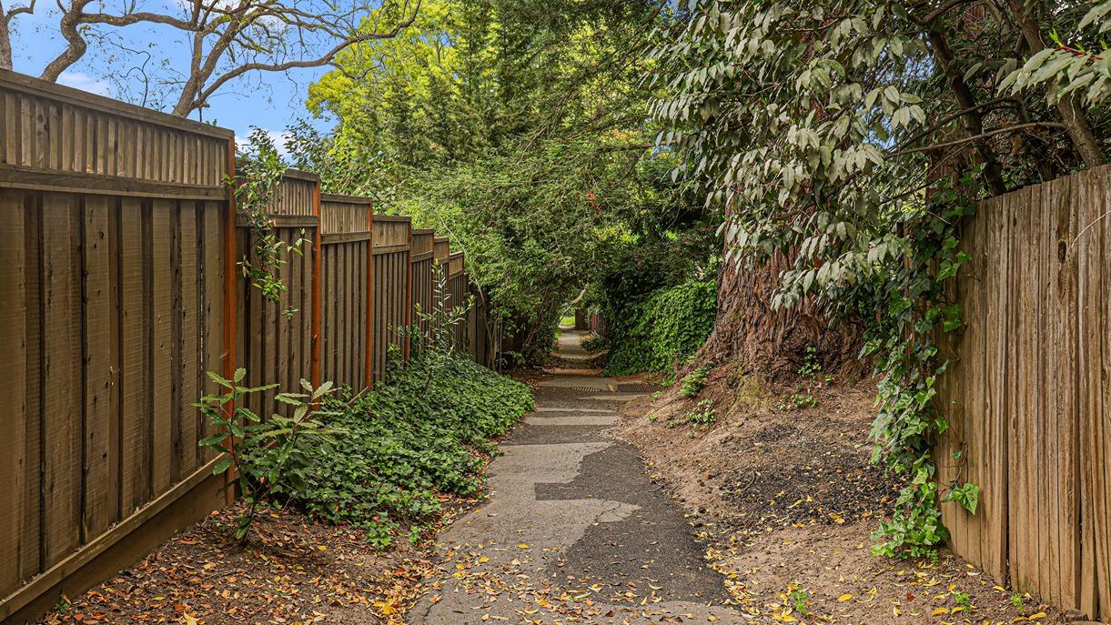 Detail Gallery Image 53 of 60 For 161 E Floresta Way, Portola Valley,  CA 94028 - 3 Beds | 3 Baths