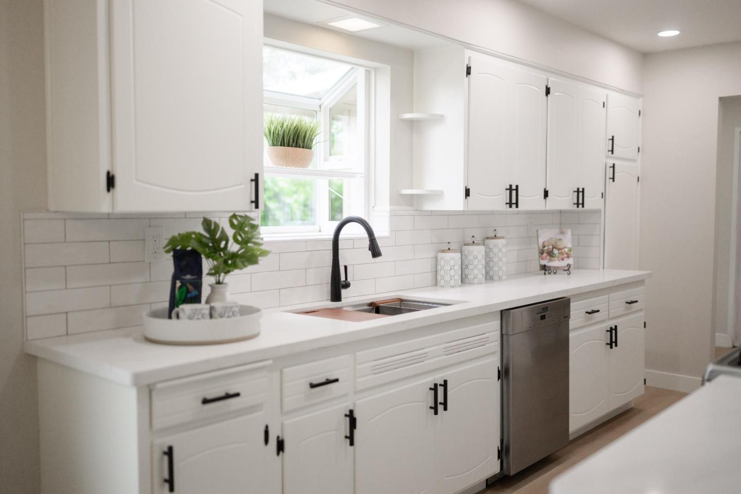 Detail Gallery Image 23 of 95 For 985 32nd Ave, Santa Cruz,  CA 95062 - 3 Beds | 3/1 Baths