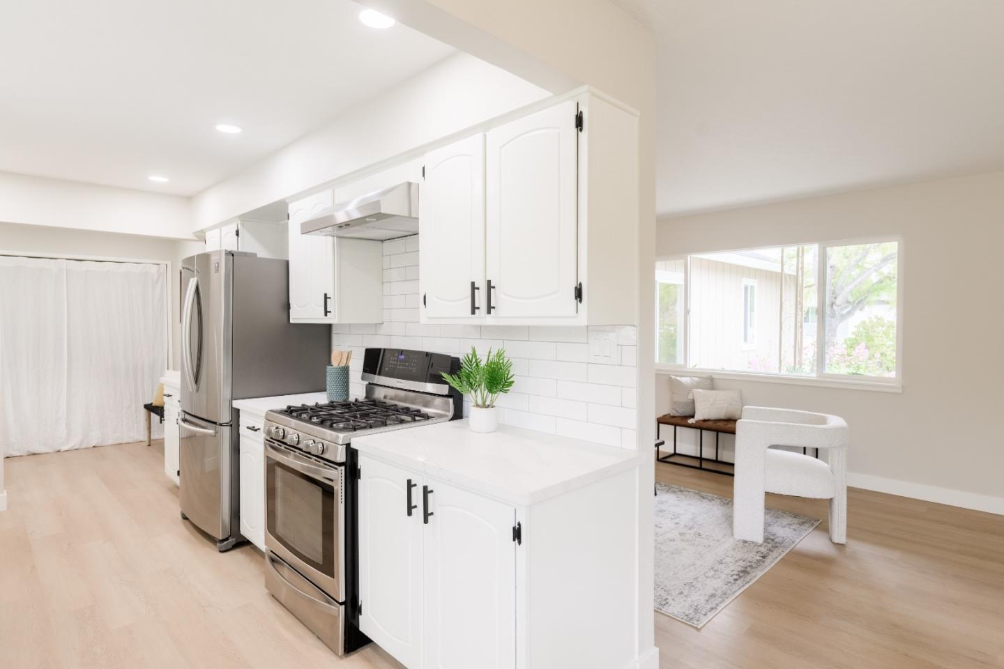 Detail Gallery Image 27 of 95 For 985 32nd Ave, Santa Cruz,  CA 95062 - 3 Beds | 3/1 Baths