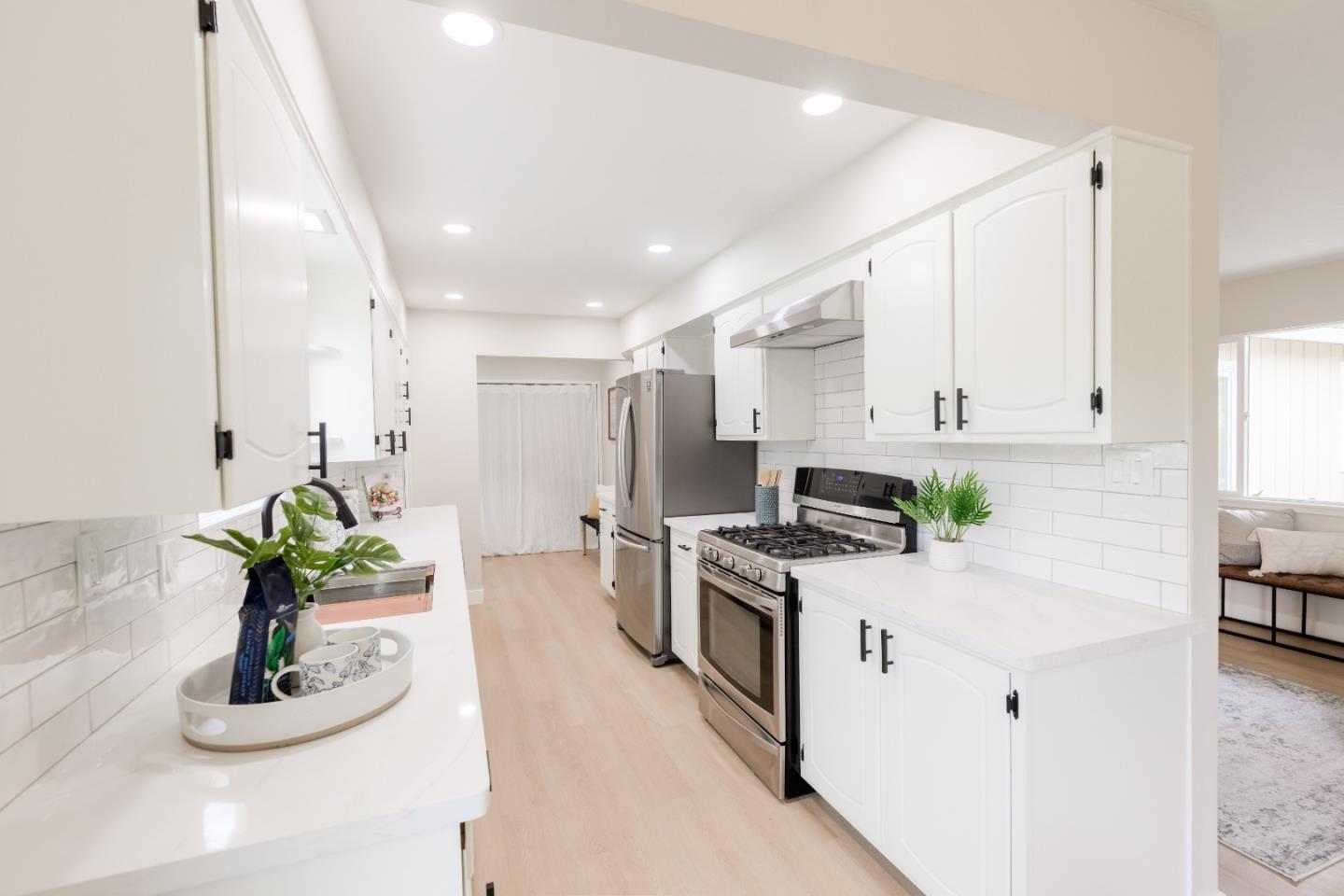 Detail Gallery Image 28 of 95 For 985 32nd Ave, Santa Cruz,  CA 95062 - 3 Beds | 3/1 Baths