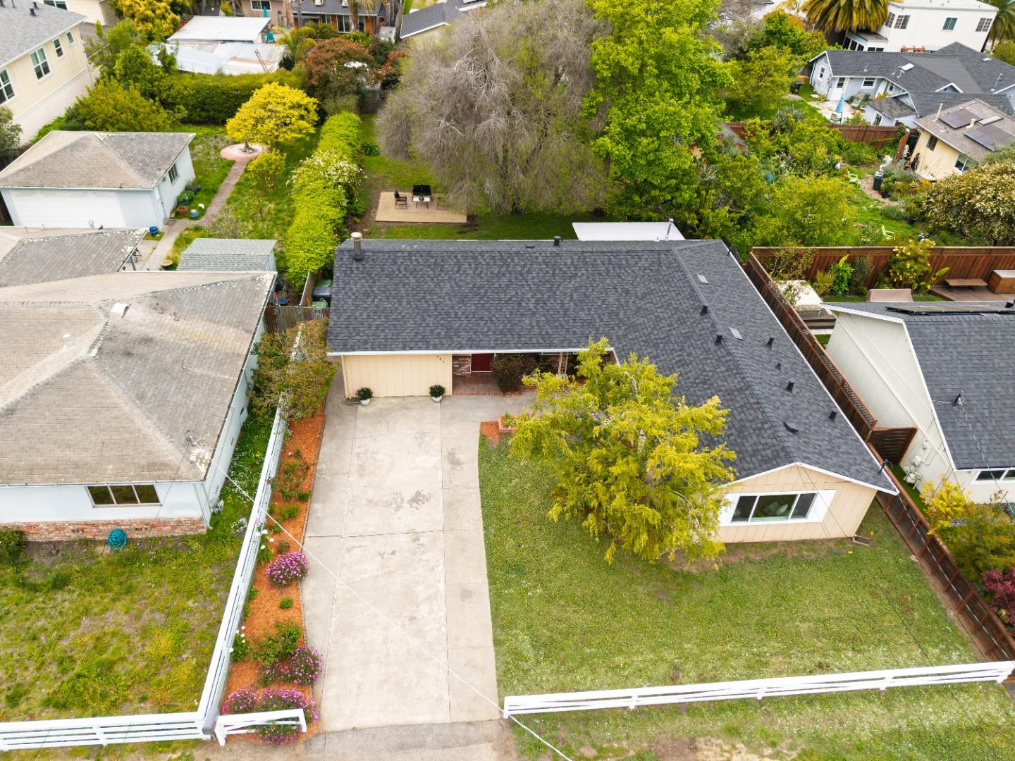 Detail Gallery Image 6 of 95 For 985 32nd Ave, Santa Cruz,  CA 95062 - 3 Beds | 3/1 Baths