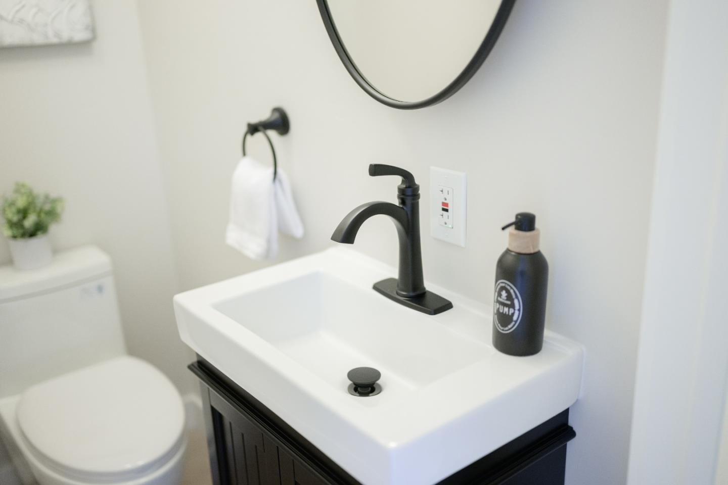 Detail Gallery Image 65 of 95 For 985 32nd Ave, Santa Cruz,  CA 95062 - 3 Beds | 3/1 Baths