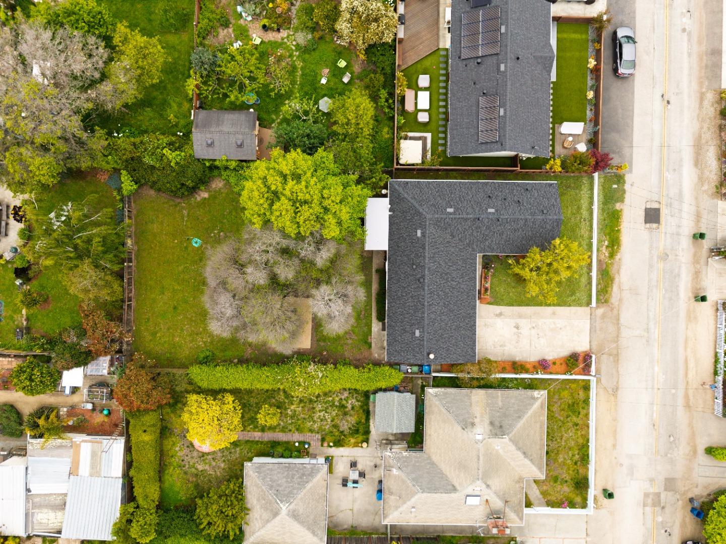 Detail Gallery Image 7 of 95 For 985 32nd Ave, Santa Cruz,  CA 95062 - 3 Beds | 3/1 Baths