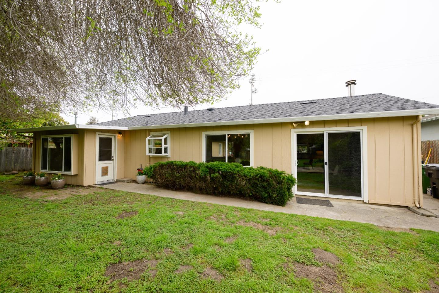 Detail Gallery Image 83 of 95 For 985 32nd Ave, Santa Cruz,  CA 95062 - 3 Beds | 3/1 Baths