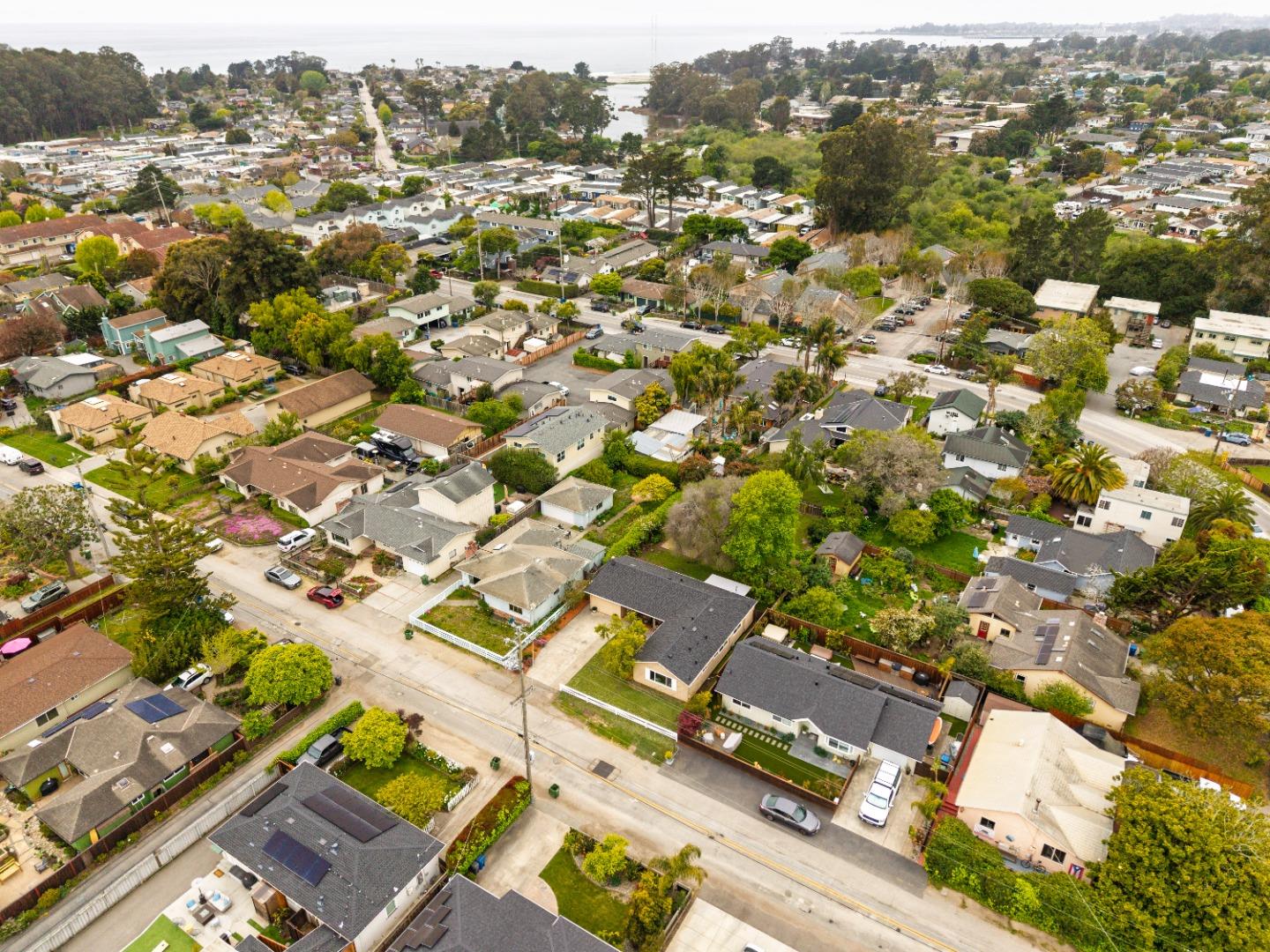 Detail Gallery Image 93 of 95 For 985 32nd Ave, Santa Cruz,  CA 95062 - 3 Beds | 3/1 Baths