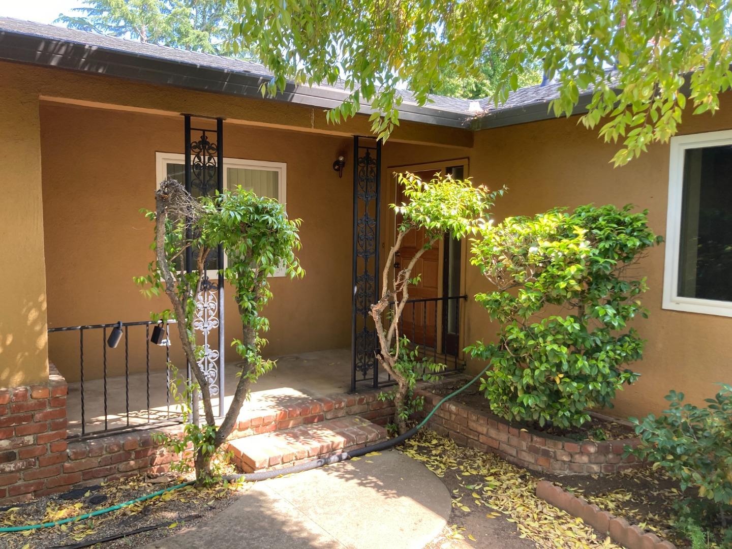 Detail Gallery Image 4 of 34 For 5610 Shasta Ct, Clayton,  CA 94517 - 3 Beds | 2 Baths