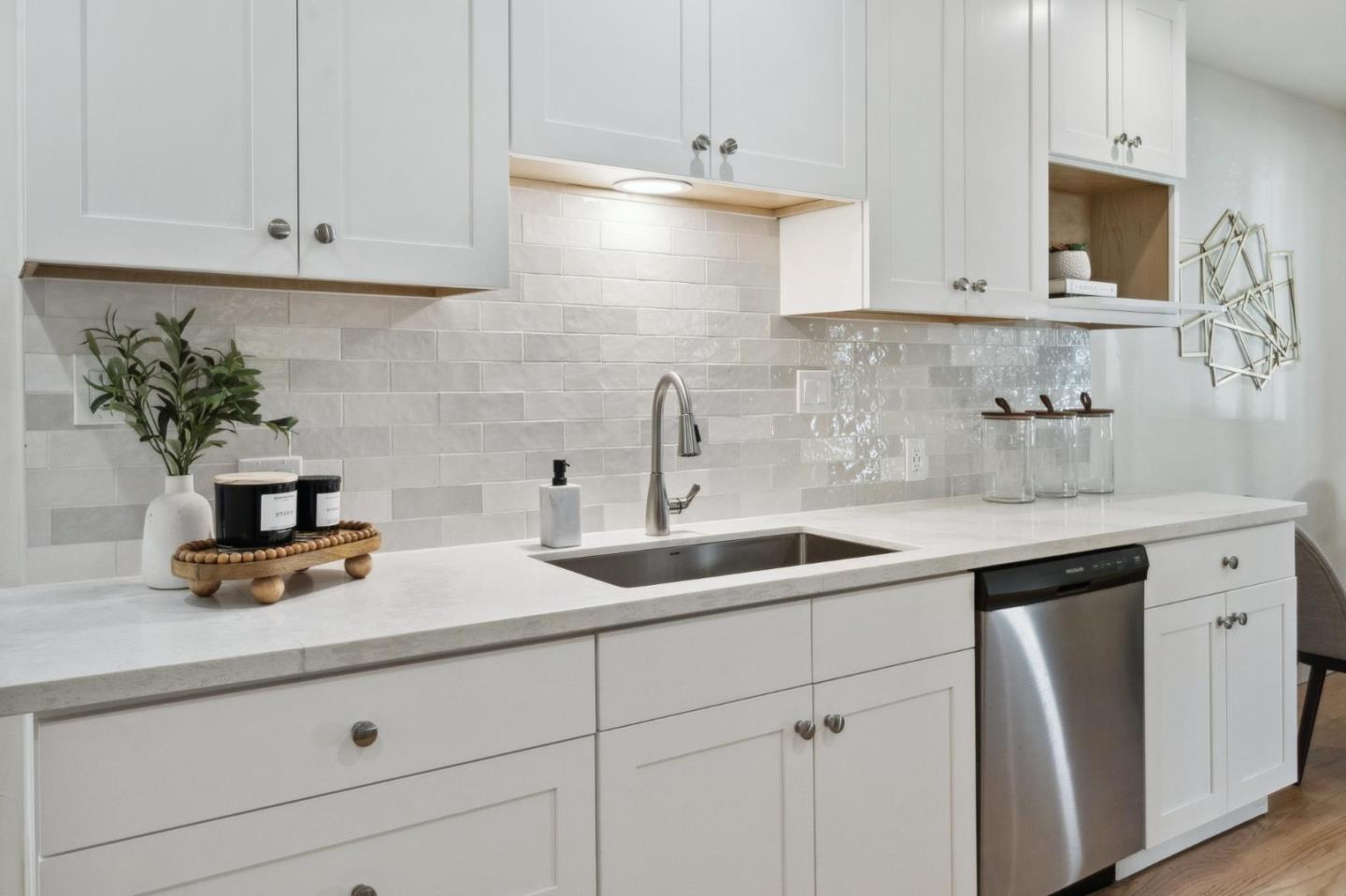 Detail Gallery Image 4 of 25 For 264 Berendos Ave, Pacifica,  CA 94044 - 3 Beds | 2 Baths