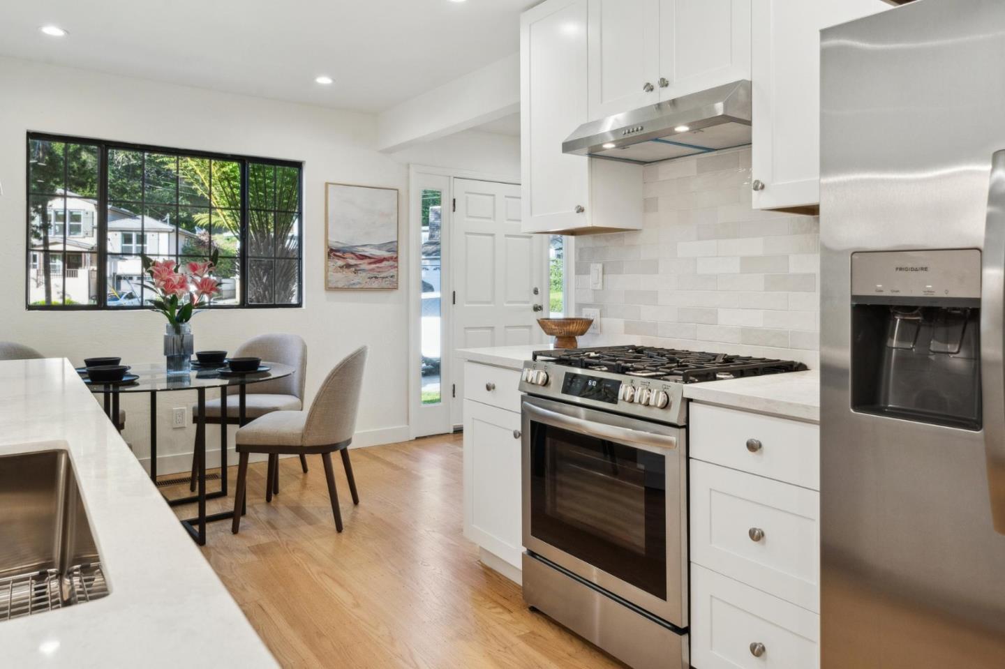 Detail Gallery Image 6 of 25 For 264 Berendos Ave, Pacifica,  CA 94044 - 3 Beds | 2 Baths