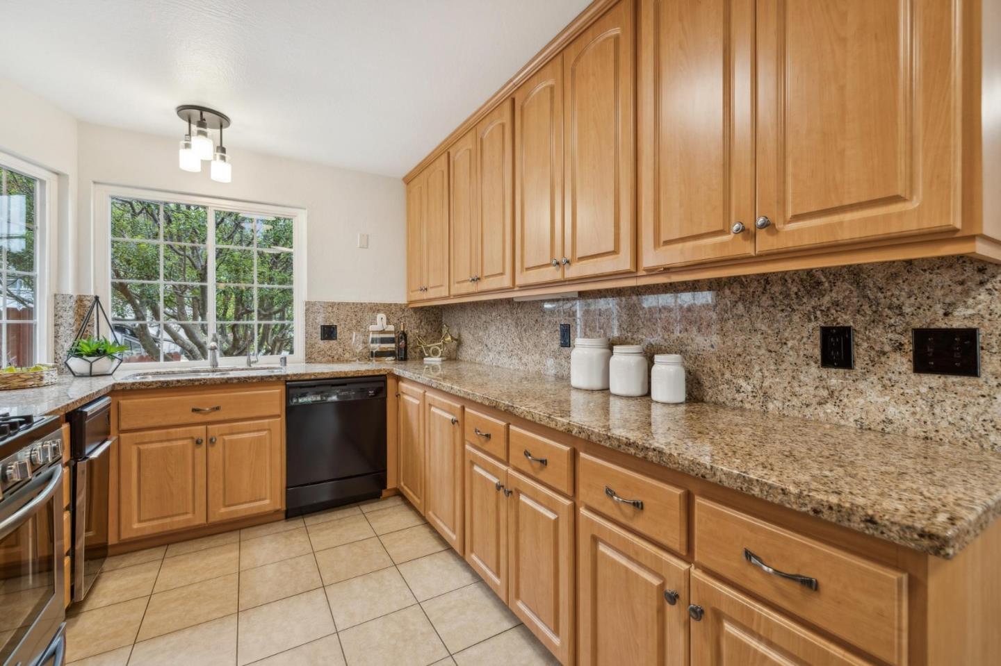 Detail Gallery Image 10 of 26 For 719 Moana Way, Pacifica,  CA 94044 - 3 Beds | 2 Baths