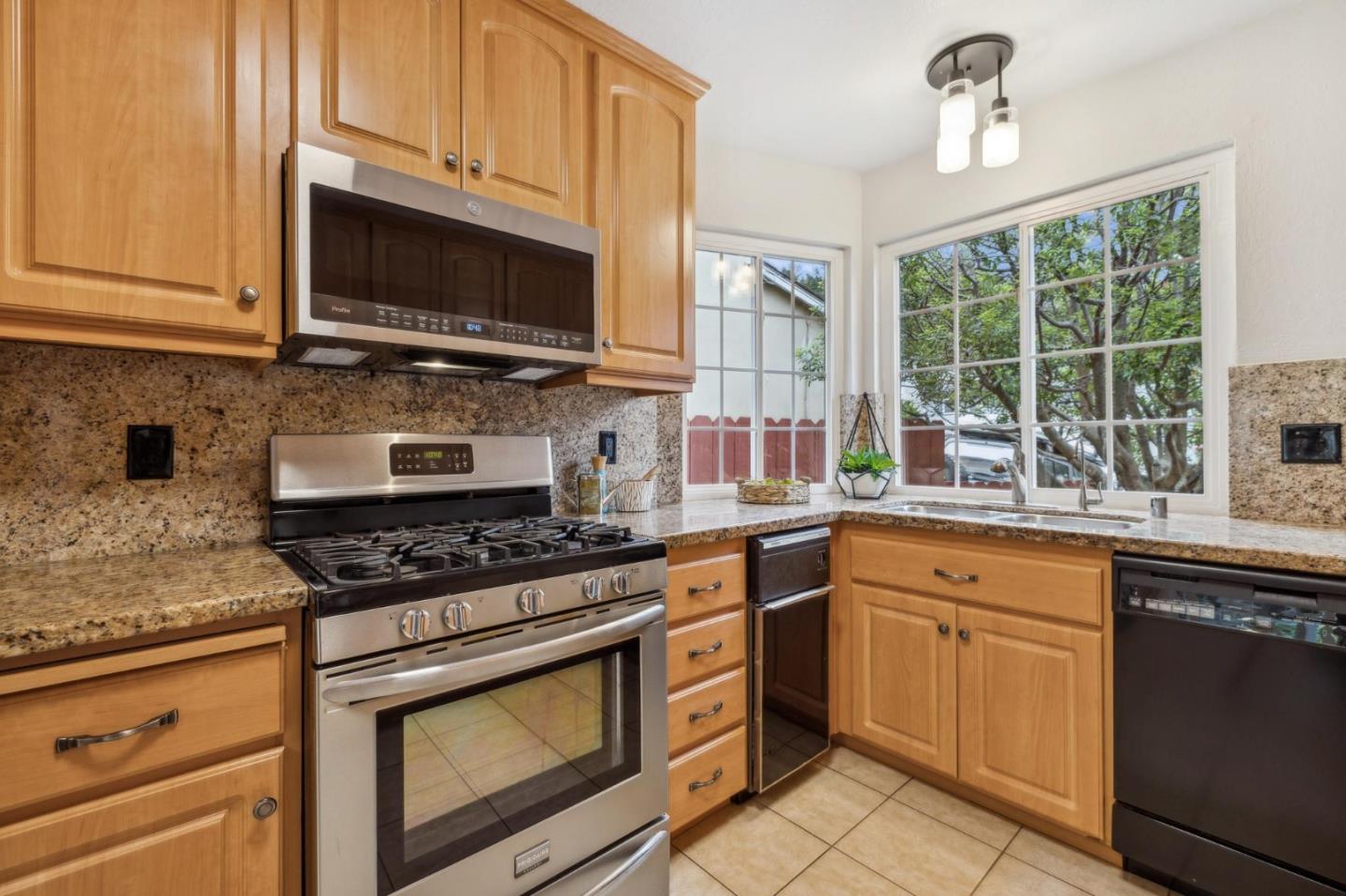 Detail Gallery Image 11 of 26 For 719 Moana Way, Pacifica,  CA 94044 - 3 Beds | 2 Baths