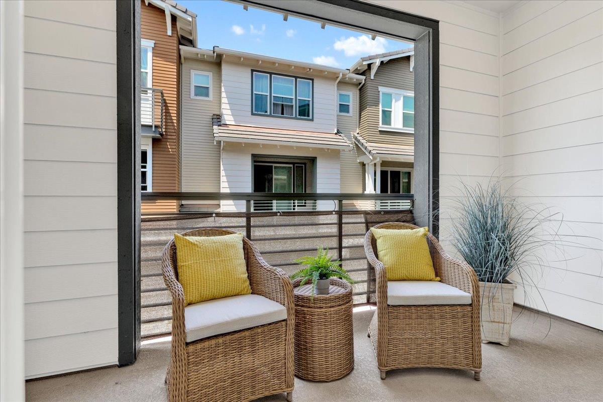 Detail Gallery Image 13 of 69 For 122 Ranch Ln, Mountain View,  CA 94040 - 3 Beds | 3/1 Baths