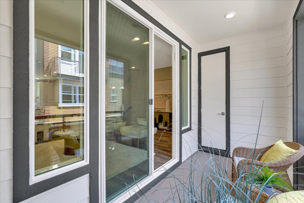 Detail Gallery Image 14 of 69 For 122 Ranch Ln, Mountain View,  CA 94040 - 3 Beds | 3/1 Baths