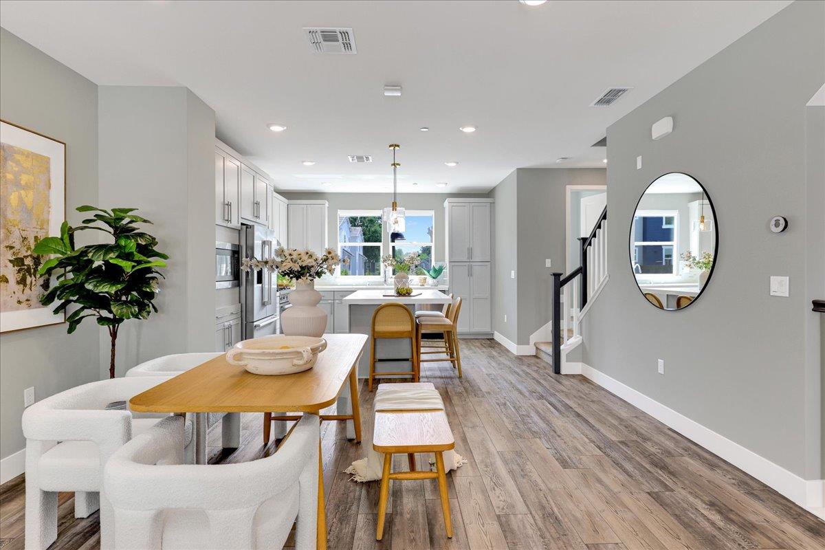 Detail Gallery Image 16 of 69 For 122 Ranch Ln, Mountain View,  CA 94040 - 3 Beds | 3/1 Baths