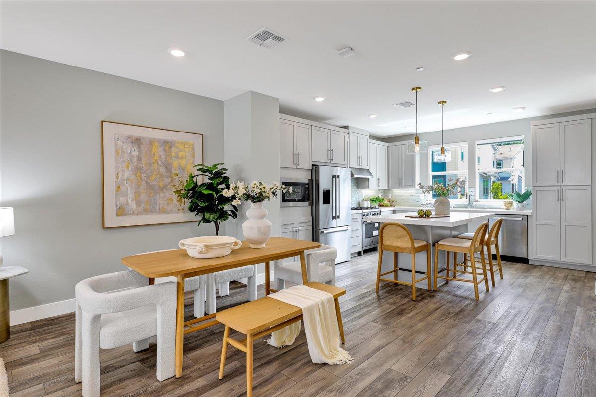 Detail Gallery Image 17 of 69 For 122 Ranch Ln, Mountain View,  CA 94040 - 3 Beds | 3/1 Baths