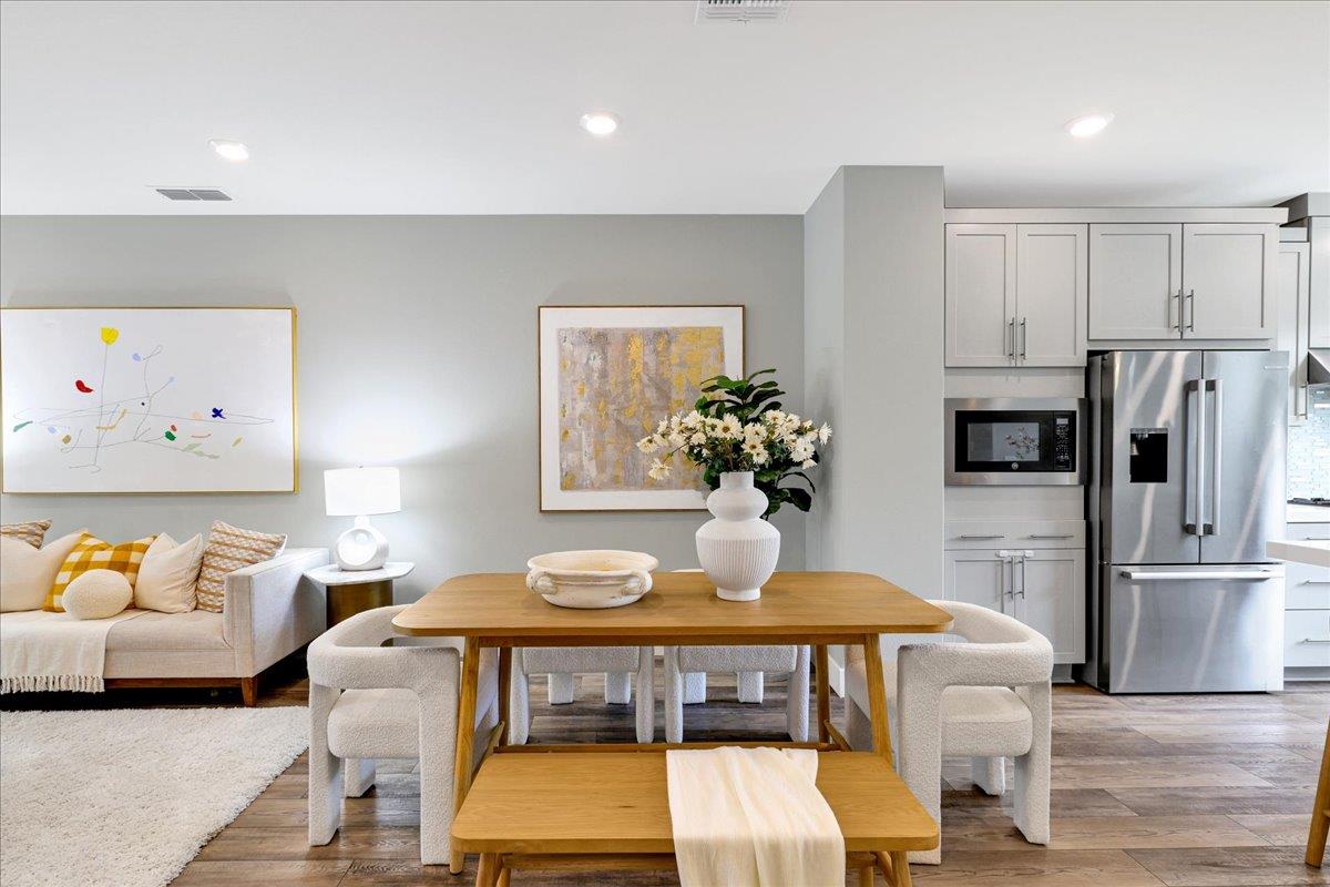 Detail Gallery Image 18 of 69 For 122 Ranch Ln, Mountain View,  CA 94040 - 3 Beds | 3/1 Baths
