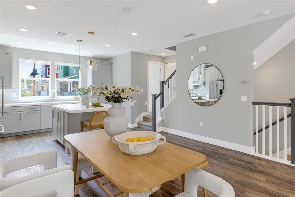 Detail Gallery Image 20 of 69 For 122 Ranch Ln, Mountain View,  CA 94040 - 3 Beds | 3/1 Baths