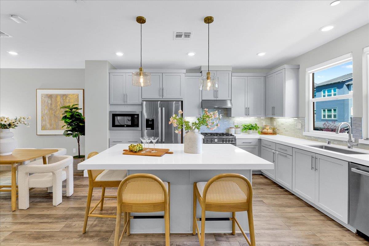 Detail Gallery Image 22 of 69 For 122 Ranch Ln, Mountain View,  CA 94040 - 3 Beds | 3/1 Baths
