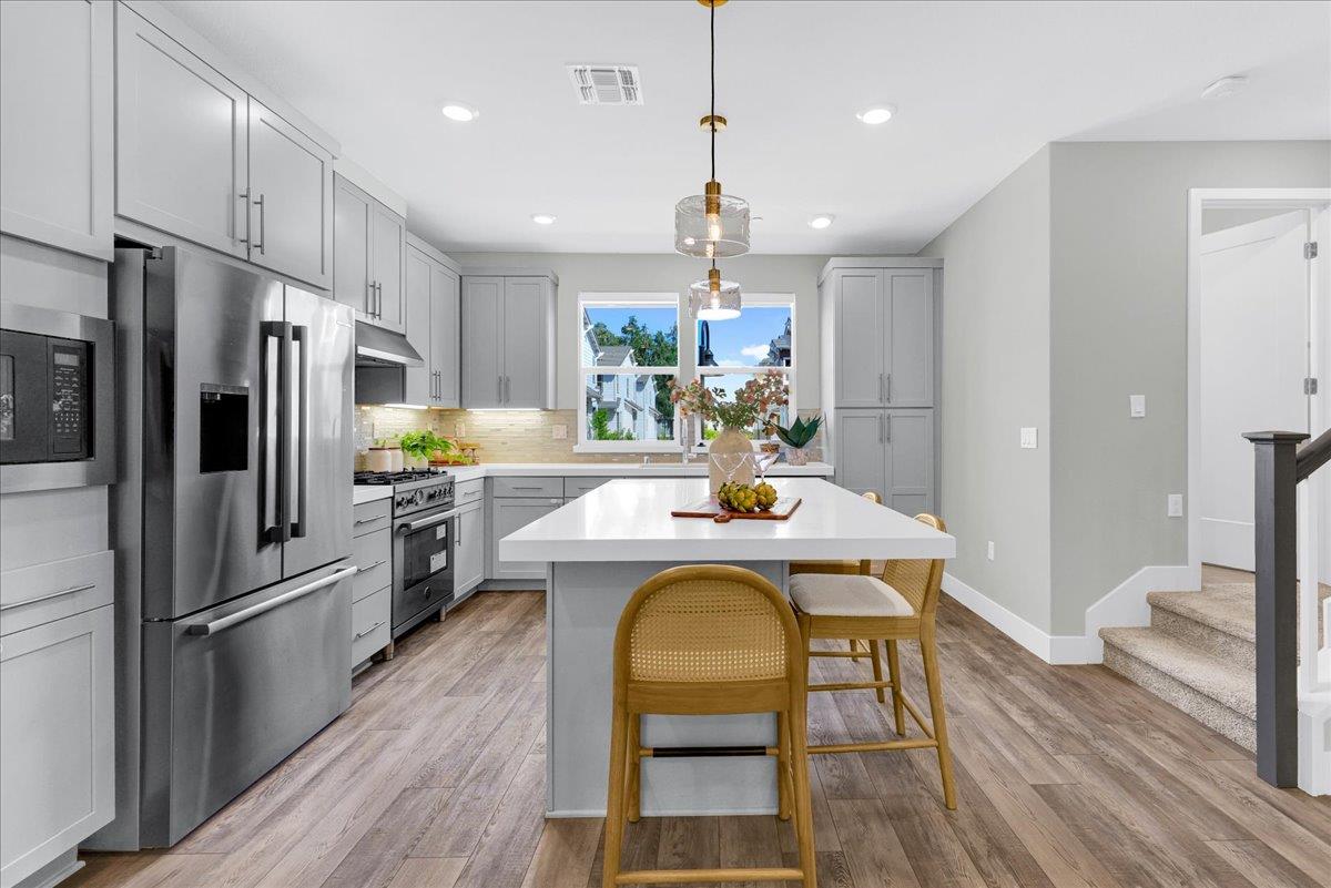 Detail Gallery Image 23 of 69 For 122 Ranch Ln, Mountain View,  CA 94040 - 3 Beds | 3/1 Baths